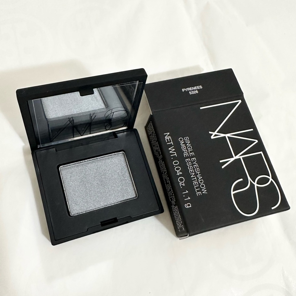 NARS Pyrenees - Shimmering Silver Eyeshadow Compact